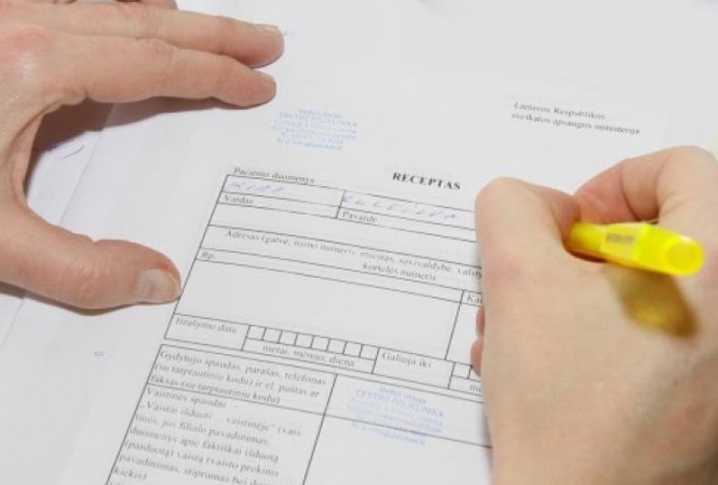 SLAUGYTOJAI KONSULTUODAMI GALĖS PRATĘSTI PASKIRTĄ GYDYMĄ RECEPTINIAIS VAISTAIS